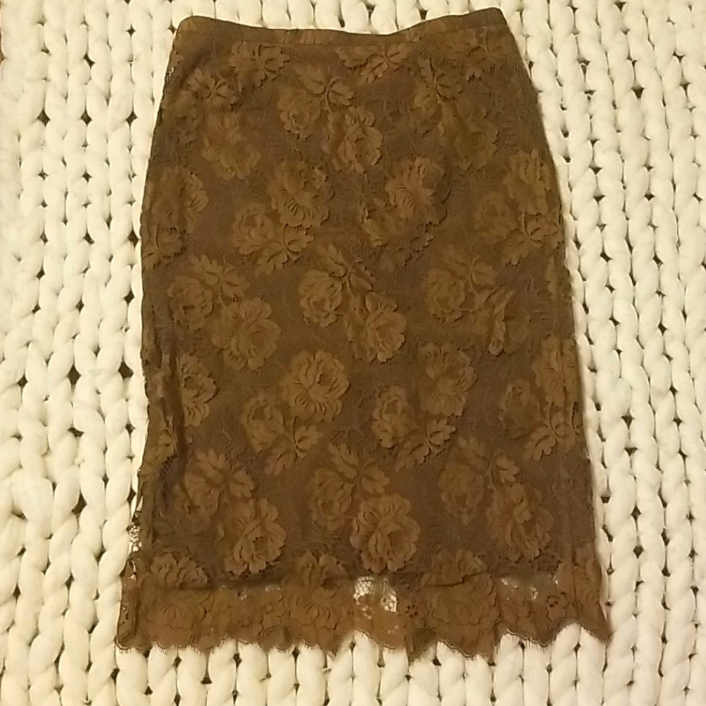 Lace skirt